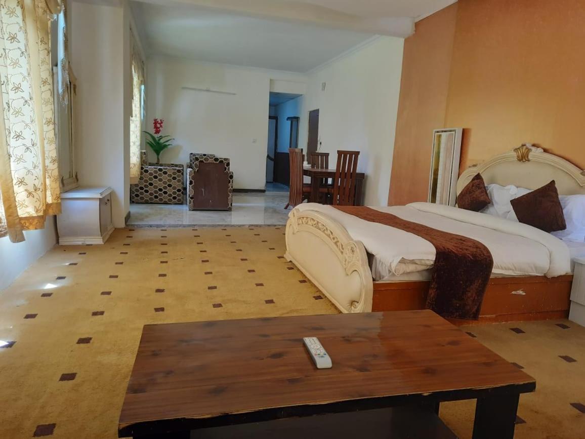 The Royal Grand, Manali Hotel Jagatsukh Екстериор снимка