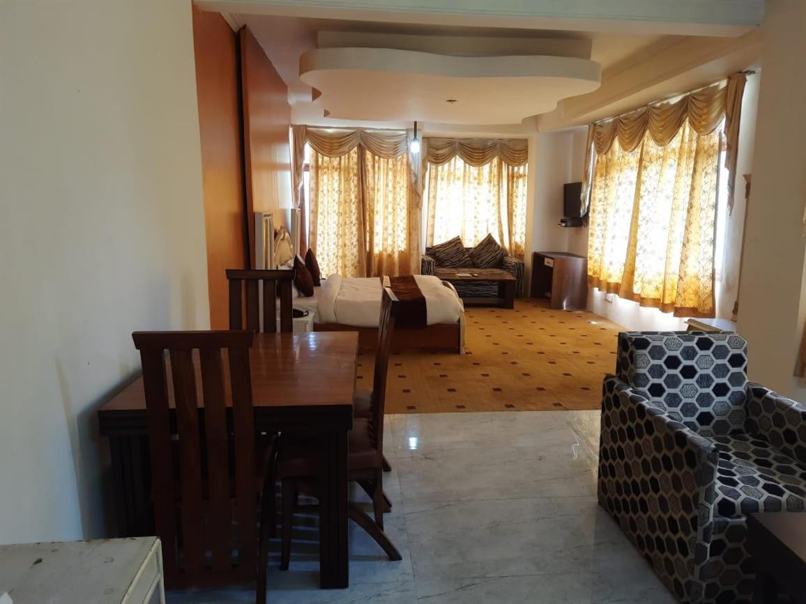 The Royal Grand, Manali Hotel Jagatsukh Екстериор снимка