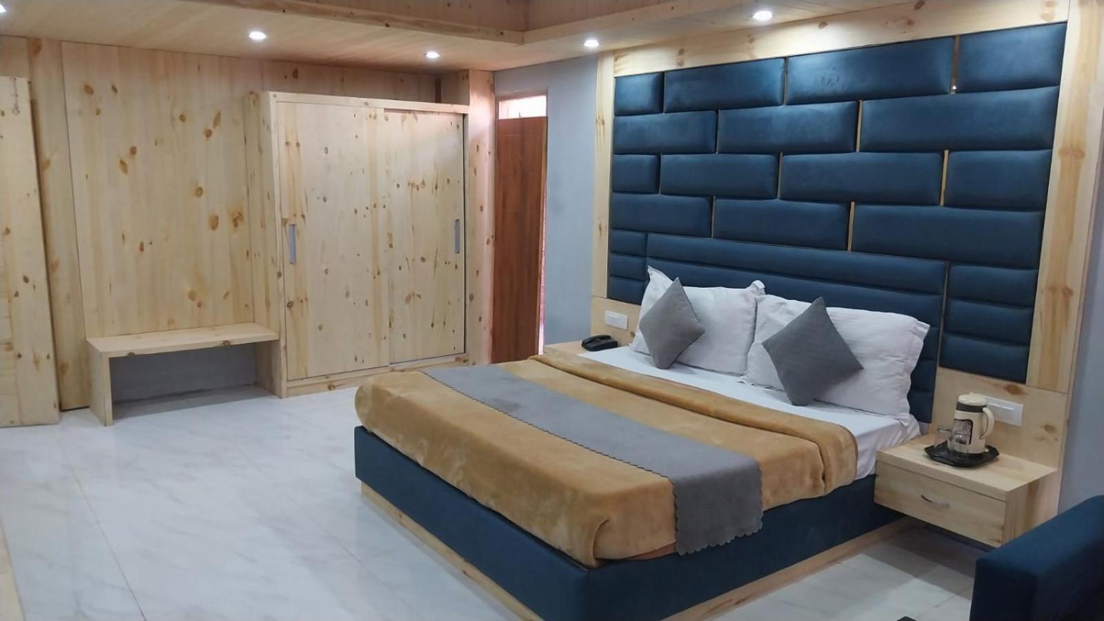 The Royal Grand, Manali Hotel Jagatsukh Екстериор снимка