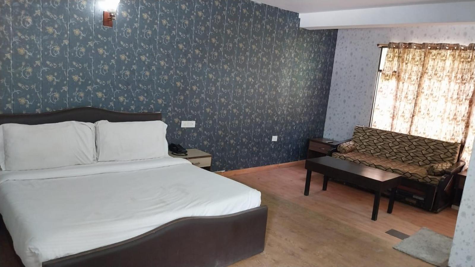The Royal Grand, Manali Hotel Jagatsukh Екстериор снимка