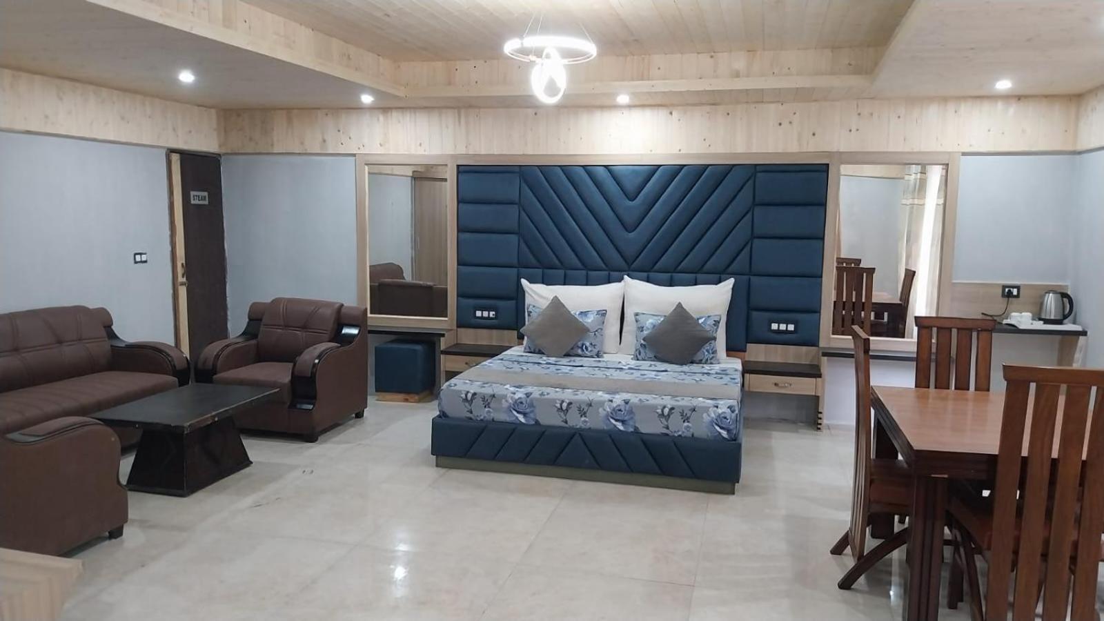 The Royal Grand, Manali Hotel Jagatsukh Екстериор снимка