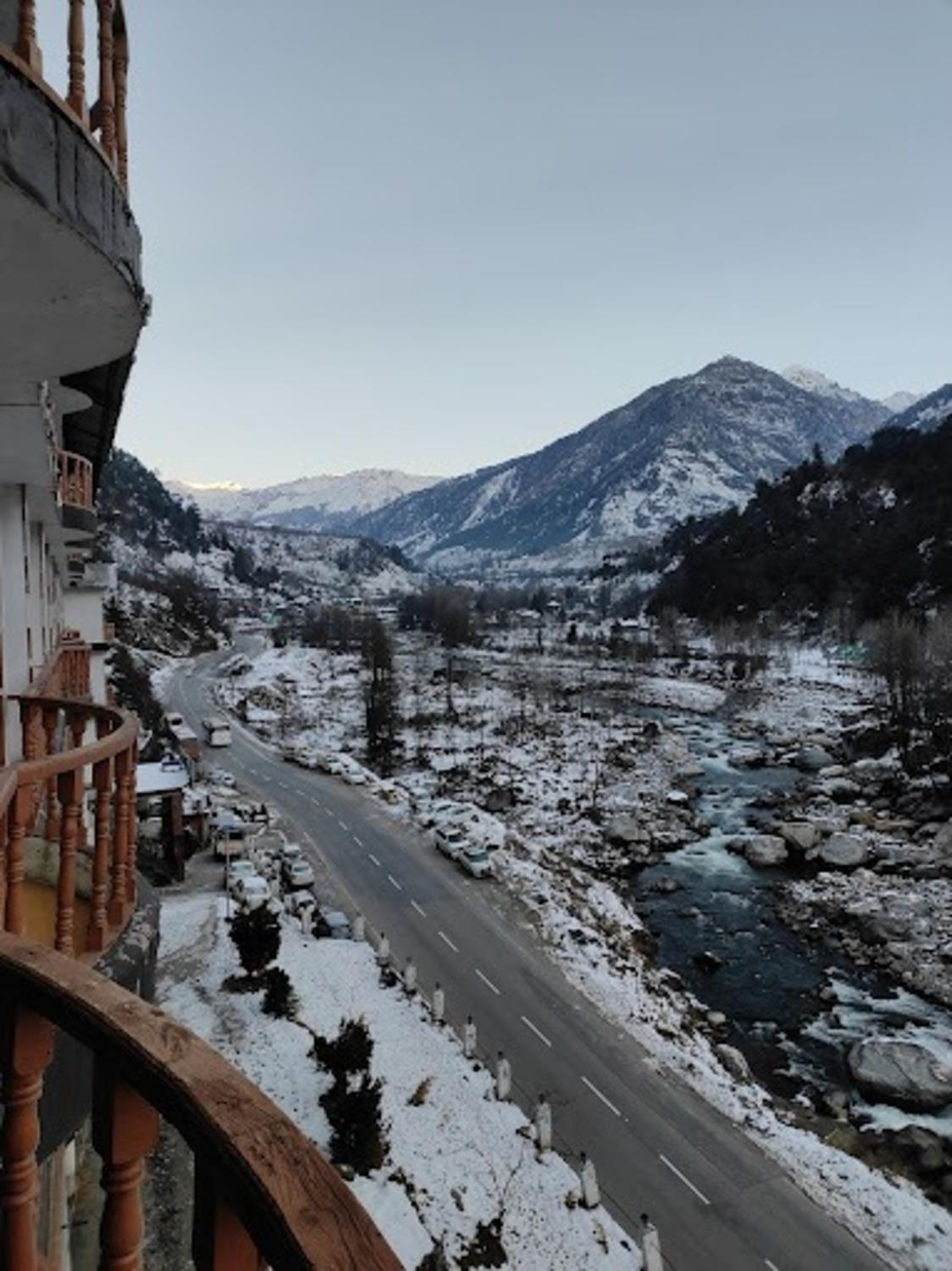 The Royal Grand, Manali Hotel Jagatsukh Екстериор снимка